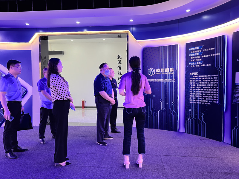 访企拓岗促就业  黄河交通学院校长许青云走访河南盛世高科信息安全有限公司 (3).jpg