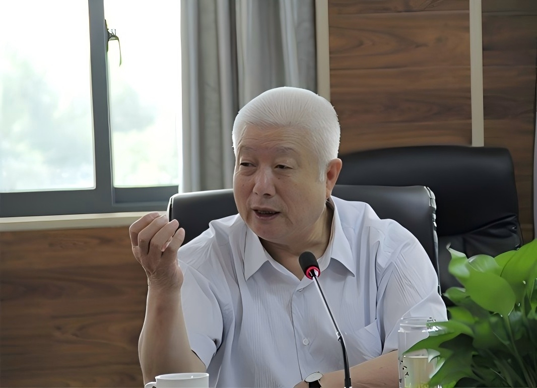 杨凤田.jpg